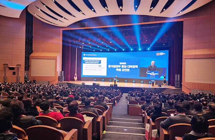 PUAC celebra con éxito las conferencias especiales "Política de unificación y Corea del norte del Gobierno de Yoon Suk-yeol