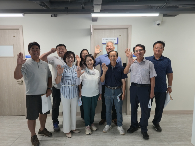 제5차 임원회의 후 단체사진 제5차 임원회의 후 단체사진