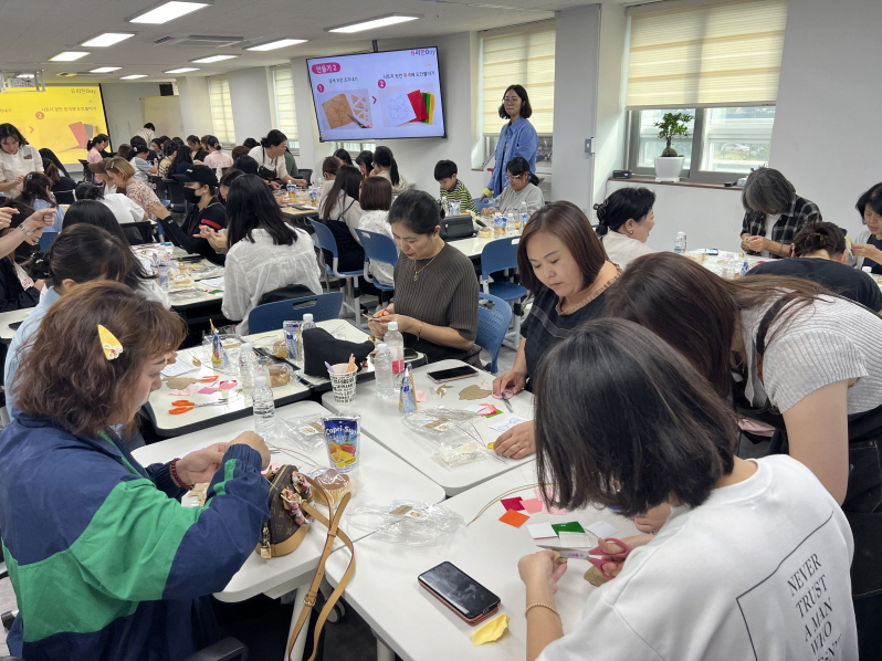 무궁화로 잇는 평화, 유리아트 도어벨 만들기